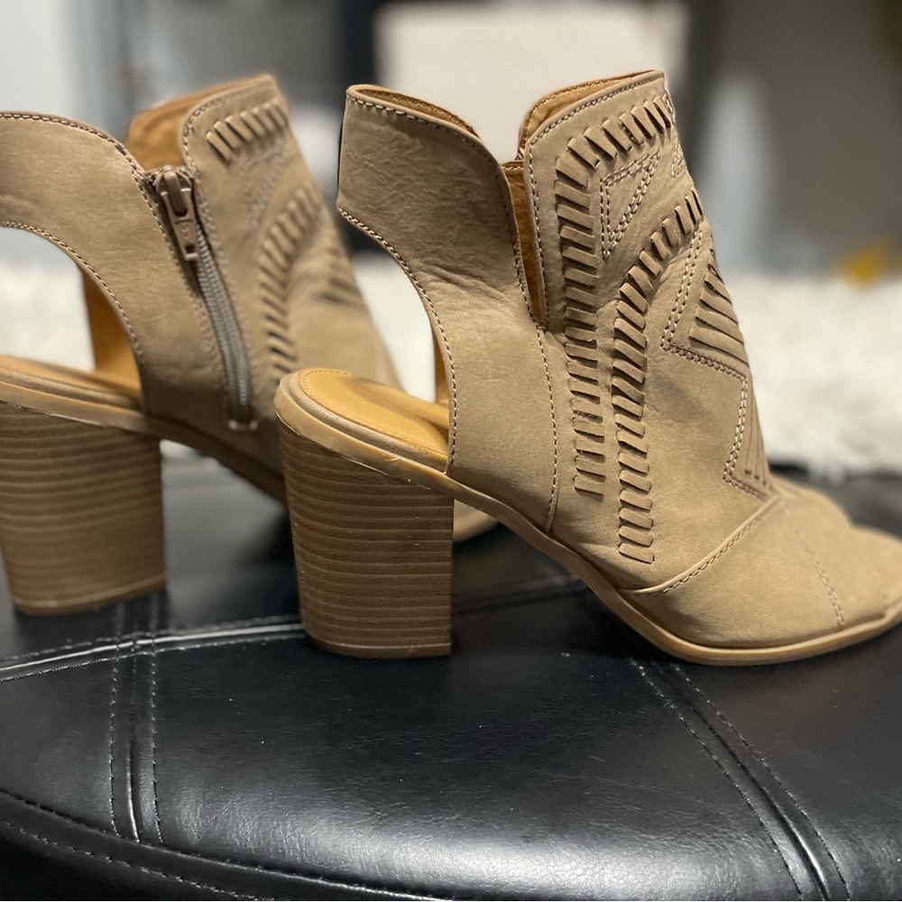Universal Thread Beige Heeled Peep-Toe Boots